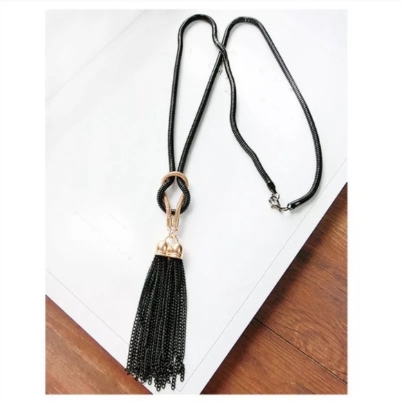 ❤️Gorgeous long black/gold tassel statement necklace - Picture 4 of 7